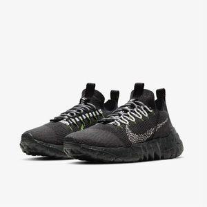 Nike Space Hippie 01 in Black Volt